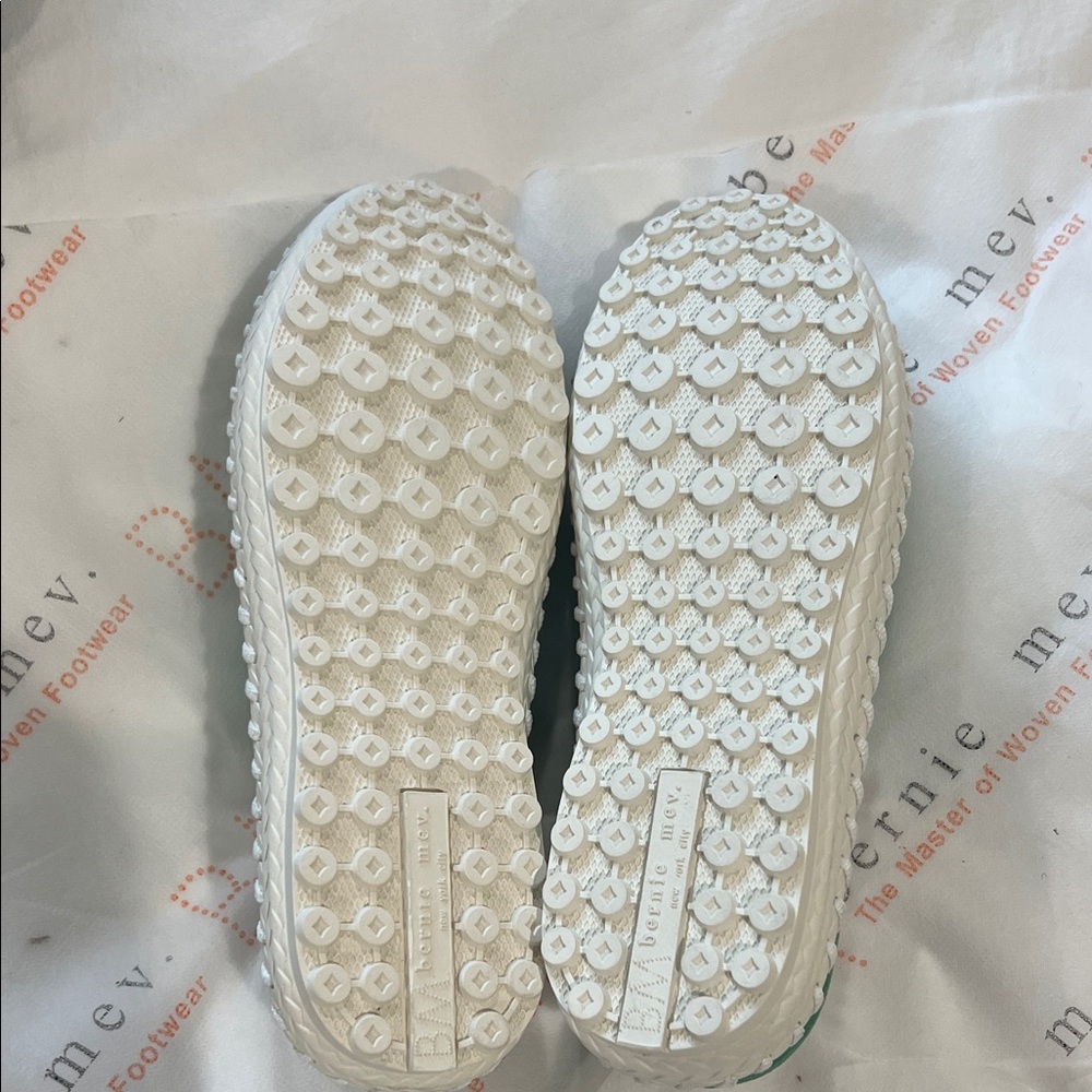 bernie mev. Green Laser-Cut Braided-Trim Slip-On Mules - Picture 2 of 3